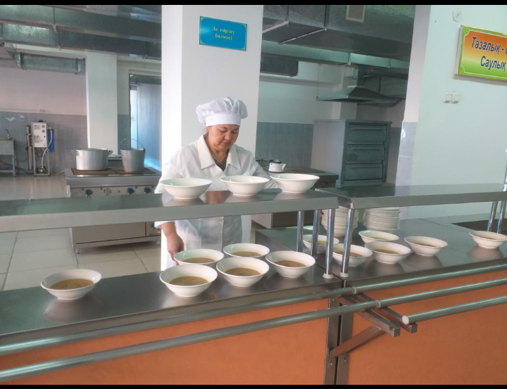 №110 мектеп-лицейде оқушылардың бір мезгіл тегін ыстық тамақпен қамтылуы